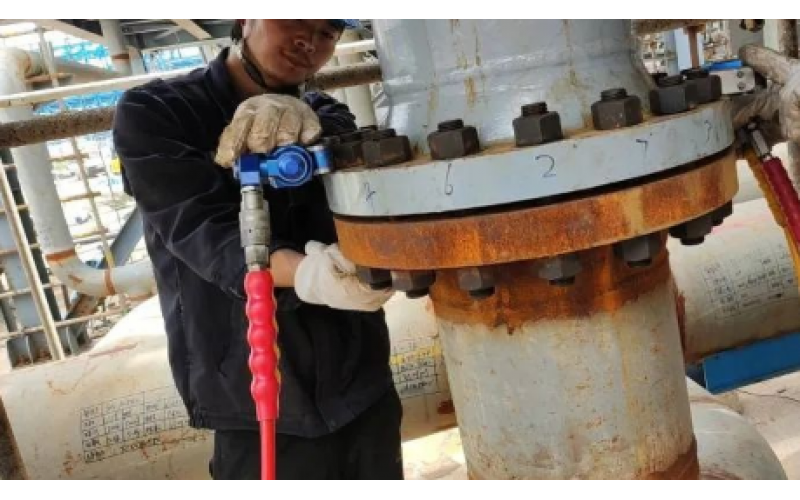 冶金余热回收设备螺栓安装预紧选用KWZK华体会体育在线注册,华体会体育（中国）液压力矩扳手