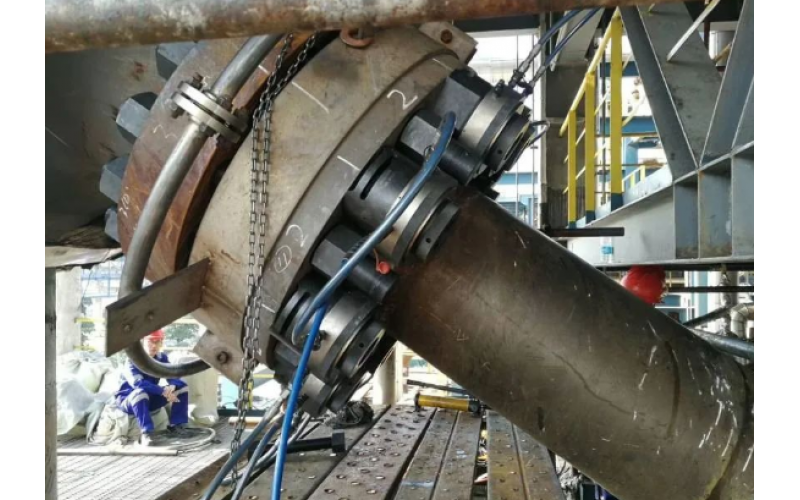 化肥氨合成塔顶盖螺栓预紧客户选用华体会体育在线注册,华体会体育（中国）KWZK液压螺栓拉伸器